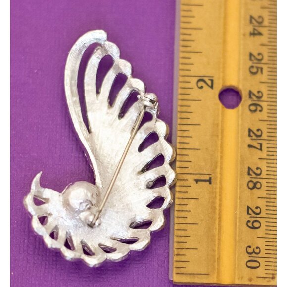 Vintage Abstract Curvy Waves White Faux Pearl Brooch - V24 - Picture 2 of 2